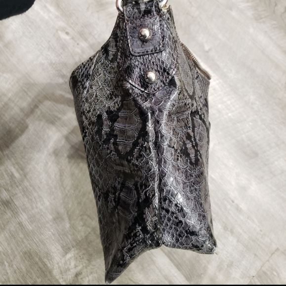 Guess Snakeskin Print Medium Size Purse in Grey & Black - Picture 5 of 14